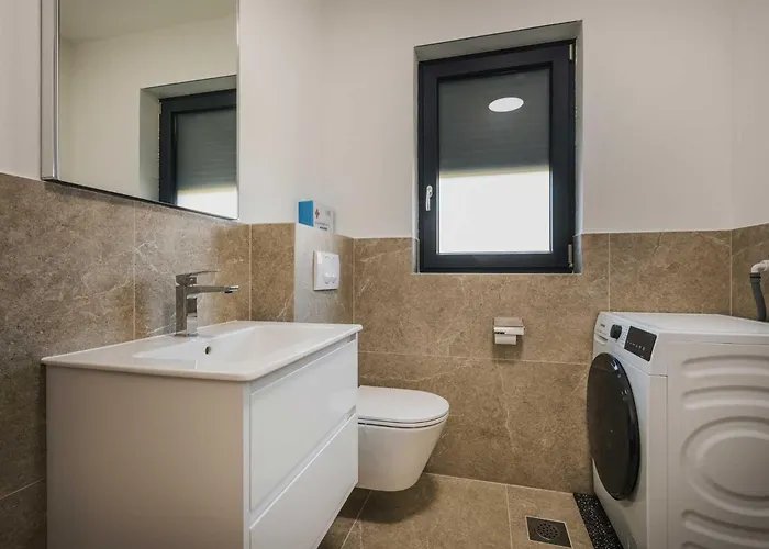 Sandro By Awaytocroatia 波雷奇