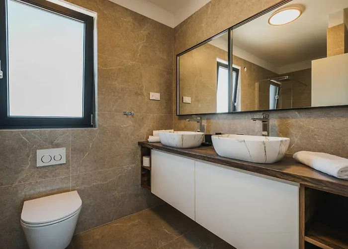 Sandro By Awaytocroatia 波雷奇