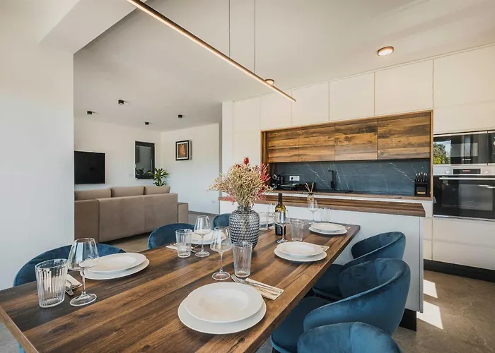 Sandro By Awaytocroatia 波雷奇