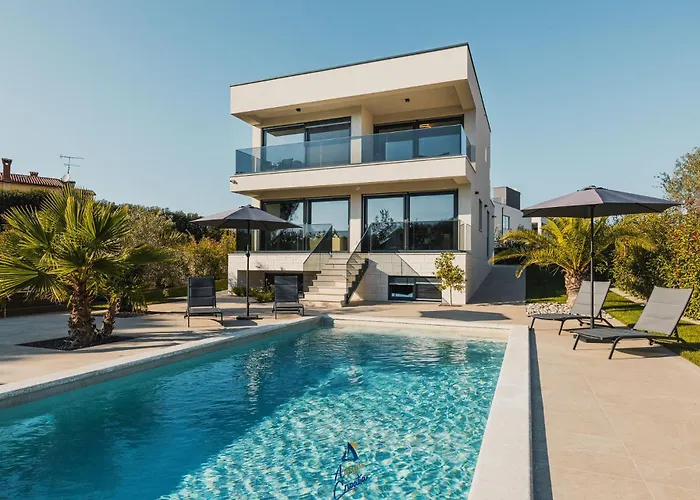 Sandro By Awaytocroatia 波雷奇